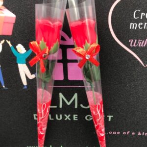 Single Rose Sleeve Bouquet wrapped in plastic (2pcs)