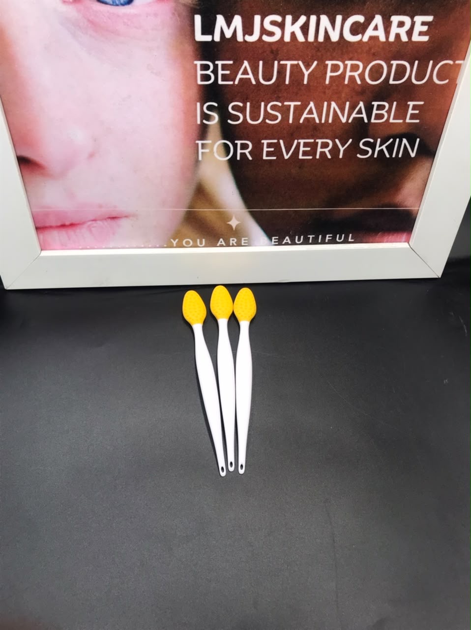 Lip exfoliating brush - Image 4